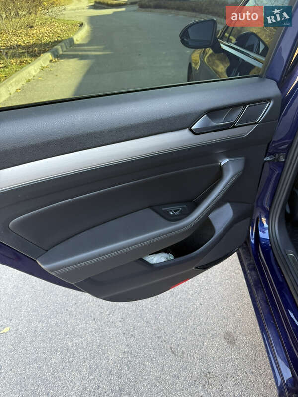 Седан Volkswagen Passat 2018 в Днепре