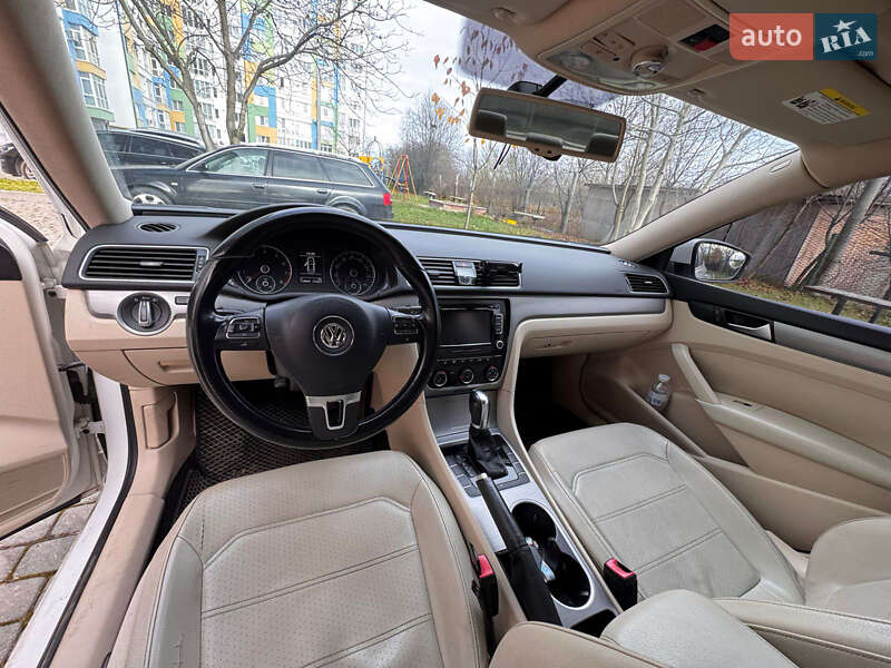 Седан Volkswagen Passat 2013 в Ивано-Франковске