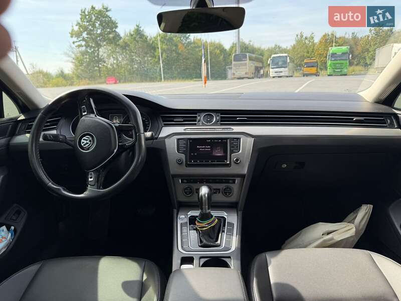 Седан Volkswagen Passat 2016 в Чернівцях