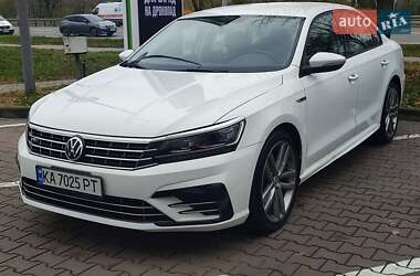 Седан Volkswagen Passat 2018 в Києві