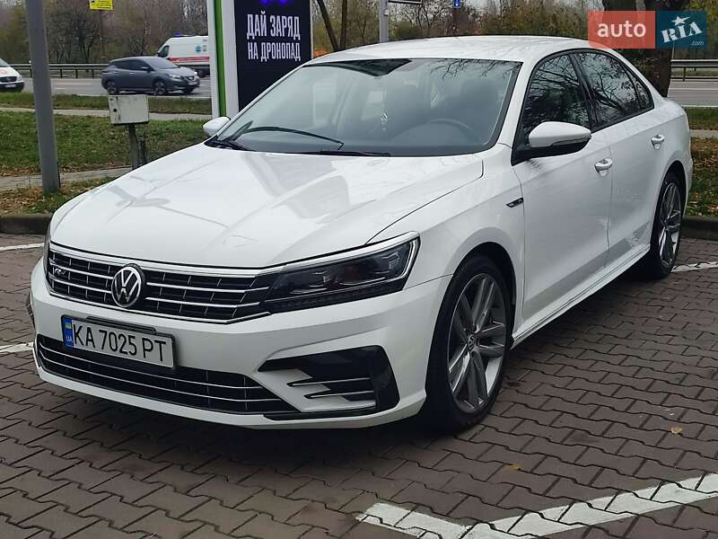 Седан Volkswagen Passat 2018 в Києві