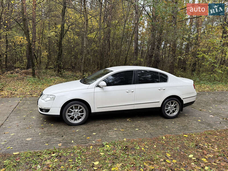Седан Volkswagen Passat 2010 в Киеве
