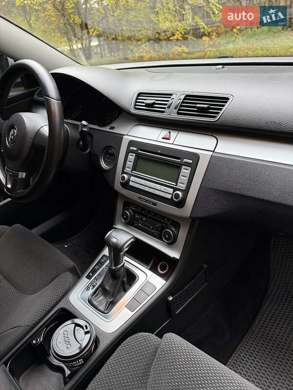 Седан Volkswagen Passat 2010 в Киеве
