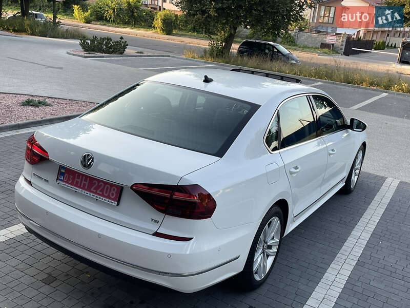 Седан Volkswagen Passat 2017 в Ровно