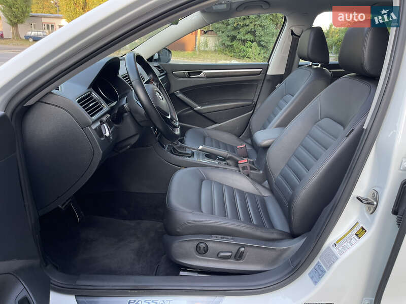 Седан Volkswagen Passat 2017 в Ровно