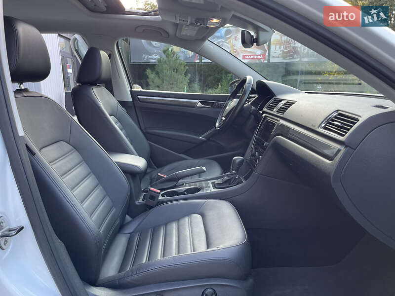 Седан Volkswagen Passat 2017 в Ровно