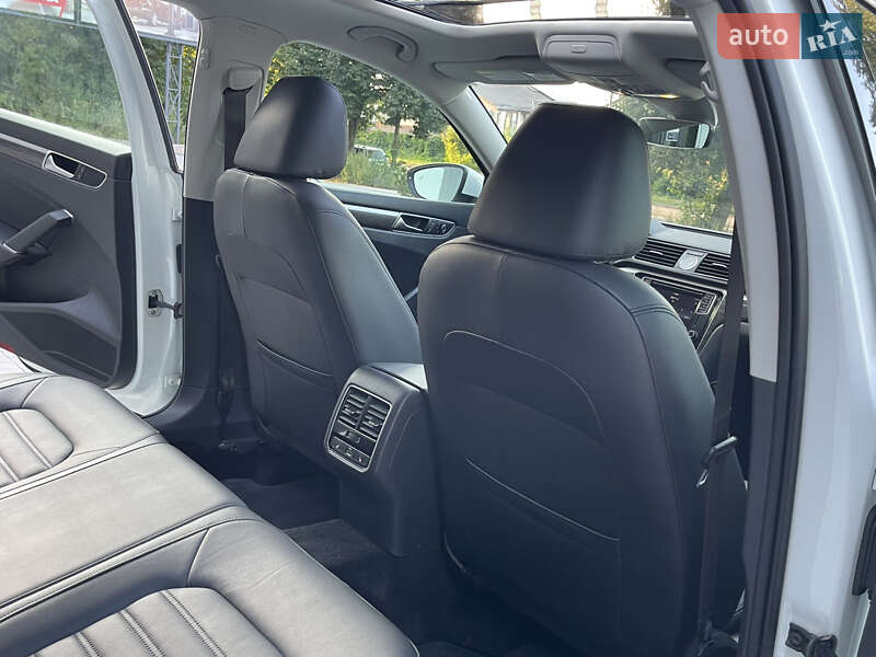 Седан Volkswagen Passat 2017 в Ровно
