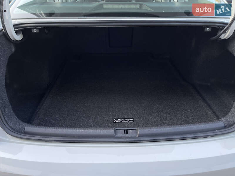 Седан Volkswagen Passat 2017 в Ровно
