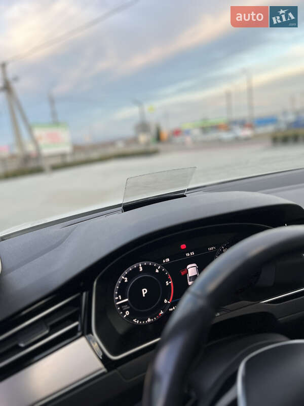 Седан Volkswagen Passat 2017 в Хусте