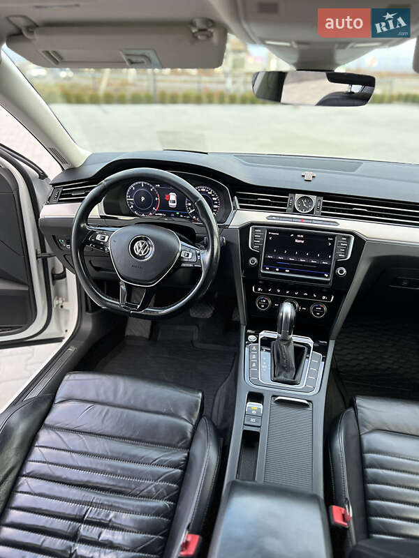 Седан Volkswagen Passat 2017 в Хусте