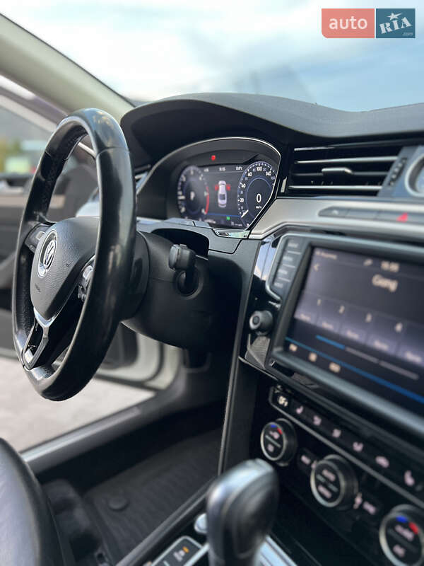 Седан Volkswagen Passat 2017 в Хусте