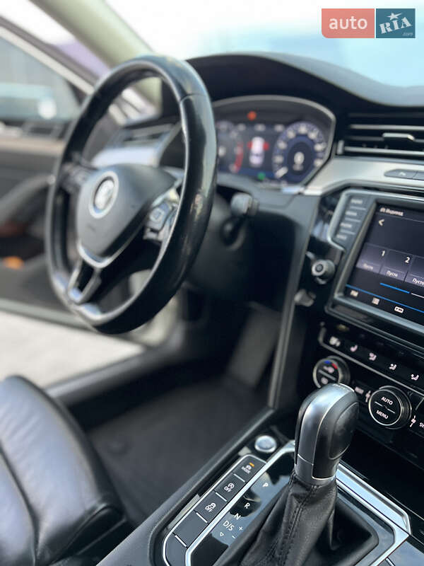 Седан Volkswagen Passat 2017 в Хусте
