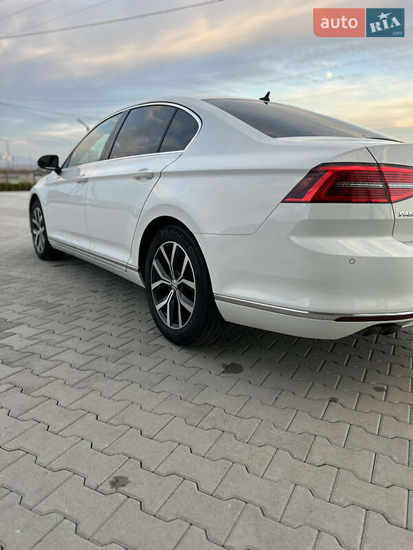 Седан Volkswagen Passat 2017 в Хусте