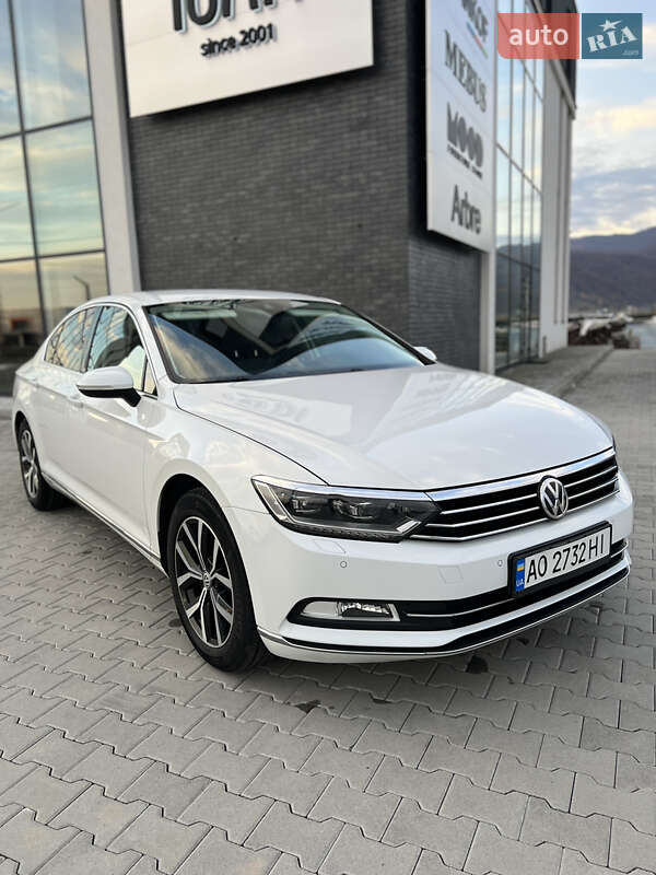 Седан Volkswagen Passat 2017 в Хусте