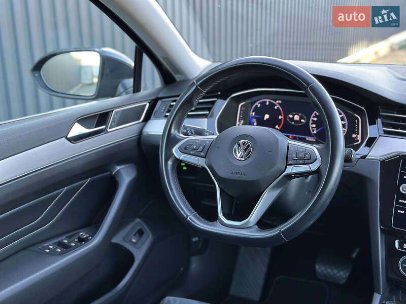 Універсал Volkswagen Passat 2020 в Ужгороді