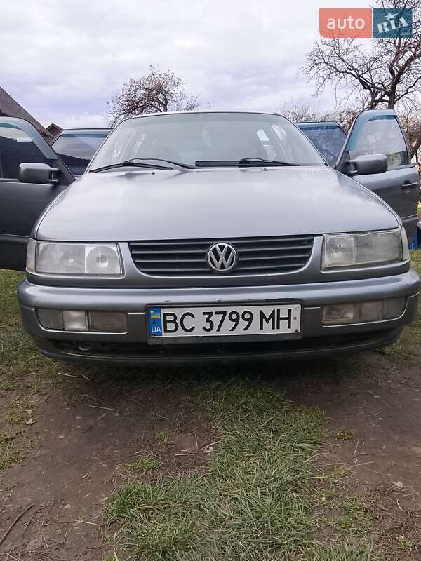Седан Volkswagen Passat 1994 в Ровно