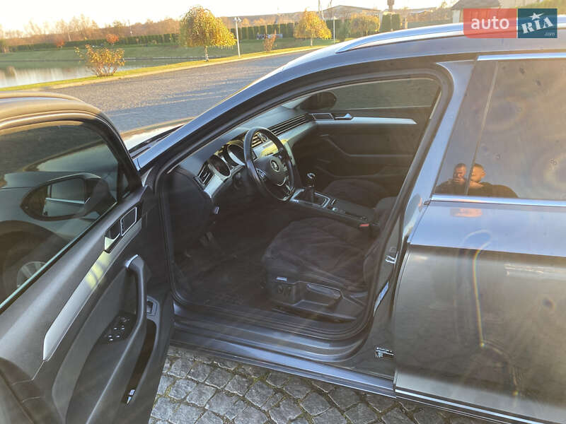 Универсал Volkswagen Passat 2015 в Жовкве