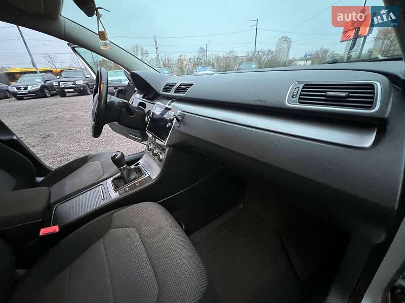 Универсал Volkswagen Passat 2014 в Киеве