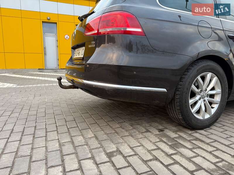 Универсал Volkswagen Passat 2011 в Ровно