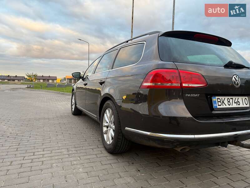 Универсал Volkswagen Passat 2011 в Ровно