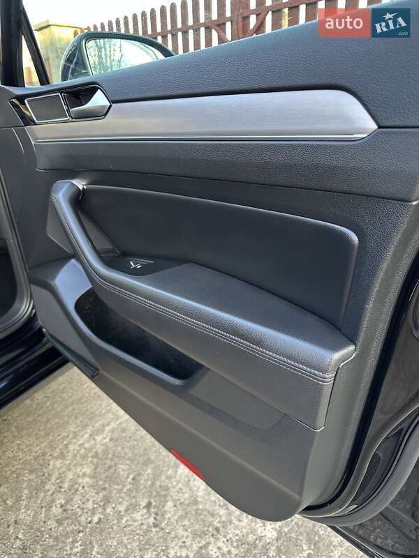 Универсал Volkswagen Passat 2019 в Стрые