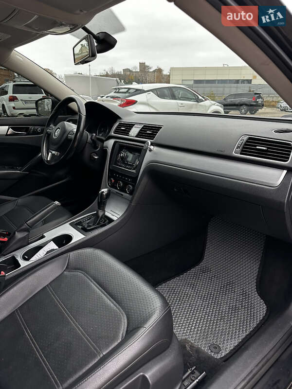 Седан Volkswagen Passat 2012 в Харькове