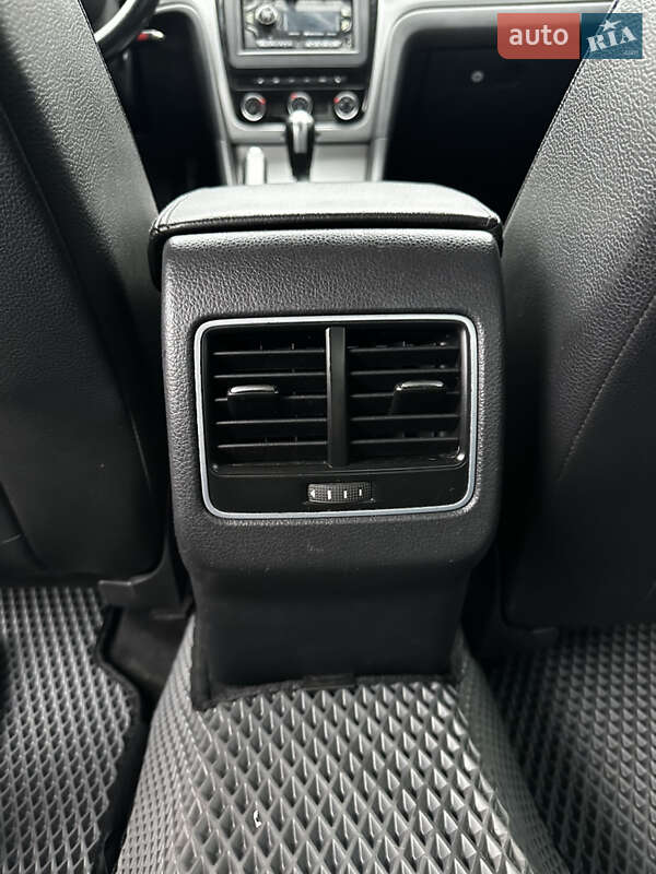 Седан Volkswagen Passat 2012 в Харькове