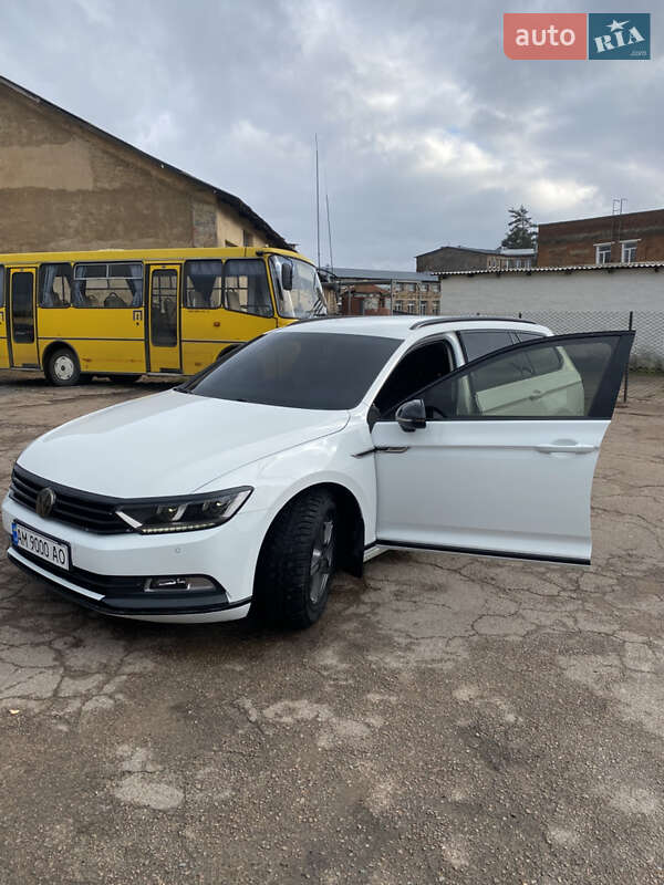 Универсал Volkswagen Passat 2015 в Коростене