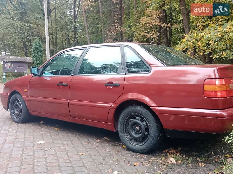 Седан Volkswagen Passat 1995 в Дрогобичі