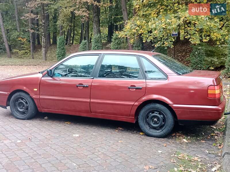 Седан Volkswagen Passat 1995 в Дрогобичі