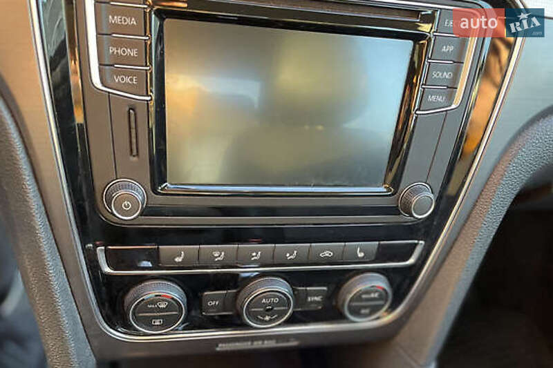 Седан Volkswagen Passat 2018 в Киеве