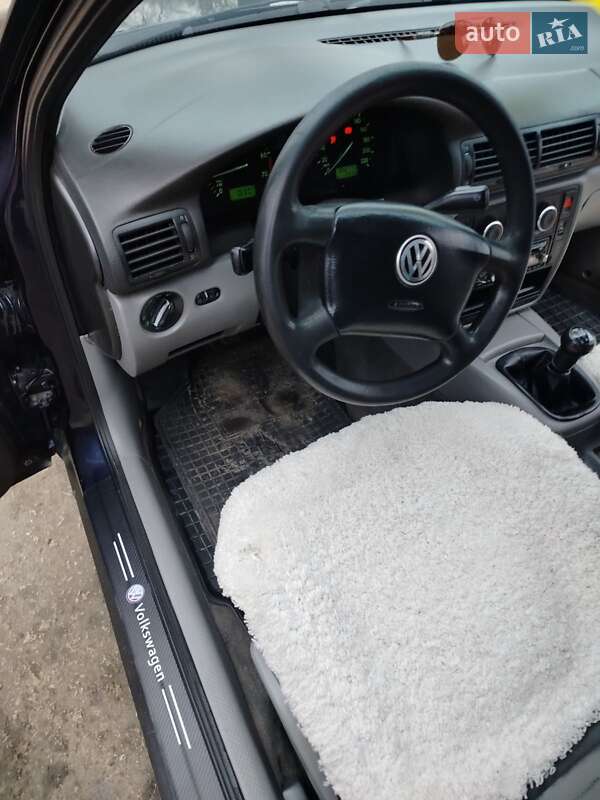 Седан Volkswagen Passat 1997 в Городку