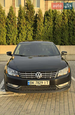 Седан Volkswagen Passat 2013 в Ровно