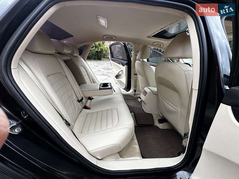Седан Volkswagen Passat 2011 в Києві