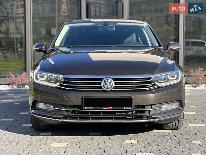 Седан Volkswagen Passat 2015 в Ужгороді