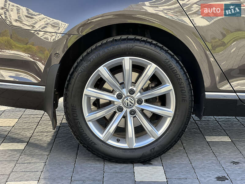 Седан Volkswagen Passat 2015 в Ужгороді