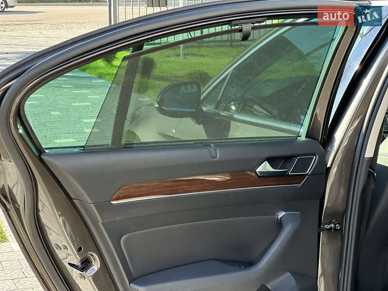 Седан Volkswagen Passat 2015 в Ужгороді