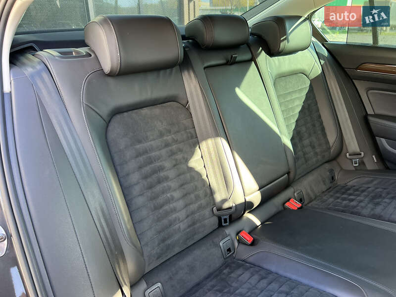 Седан Volkswagen Passat 2015 в Ужгороді