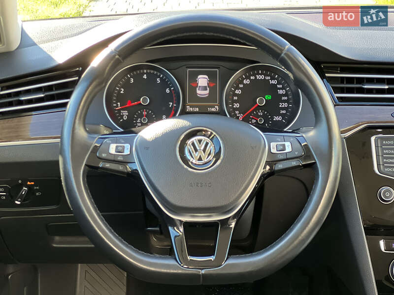 Седан Volkswagen Passat 2015 в Ужгороді
