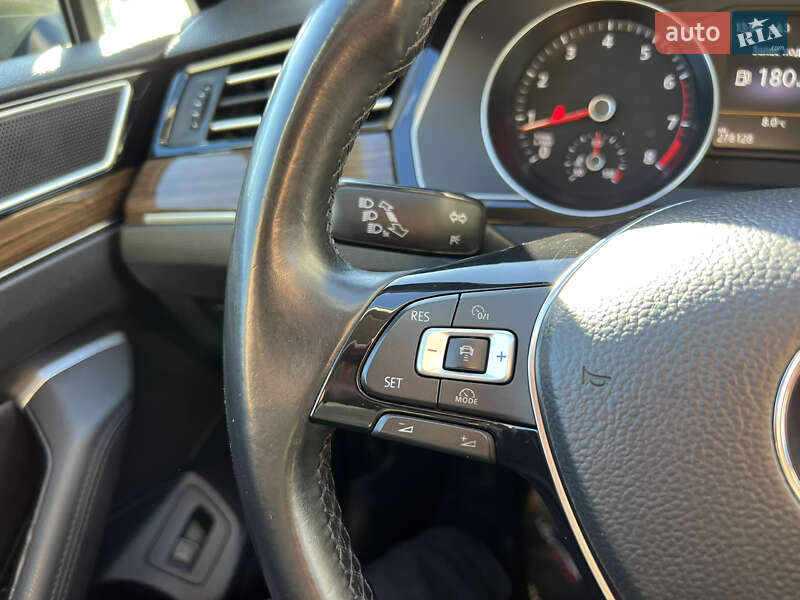 Седан Volkswagen Passat 2015 в Ужгороді