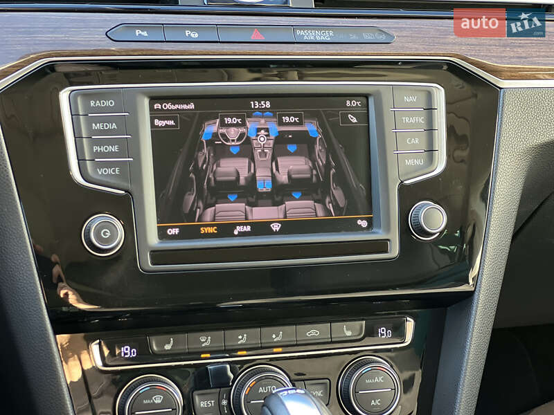 Седан Volkswagen Passat 2015 в Ужгороді