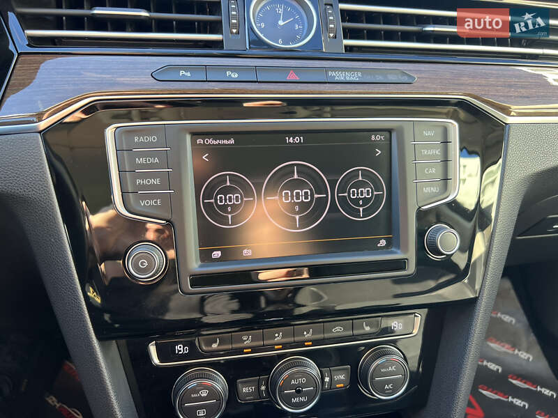 Седан Volkswagen Passat 2015 в Ужгороді