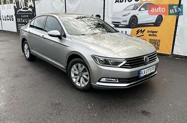 Седан Volkswagen Passat 2017 в Києві