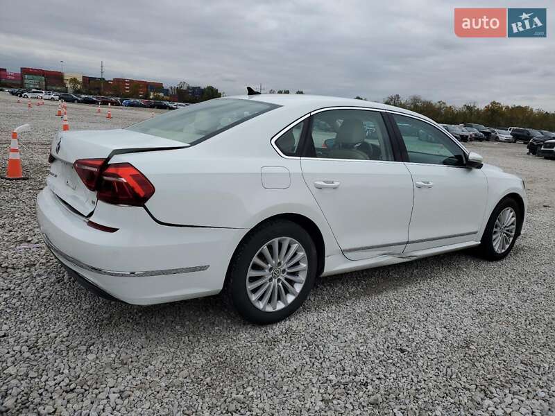 Седан Volkswagen Passat 2017 в Киеве