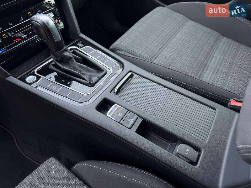 Универсал Volkswagen Passat 2020 в Луцке фото 23 Универсал Volkswagen Passat 2020 в Луцке