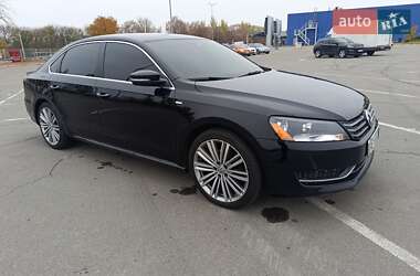 Седан Volkswagen Passat 2013 в Днепре
