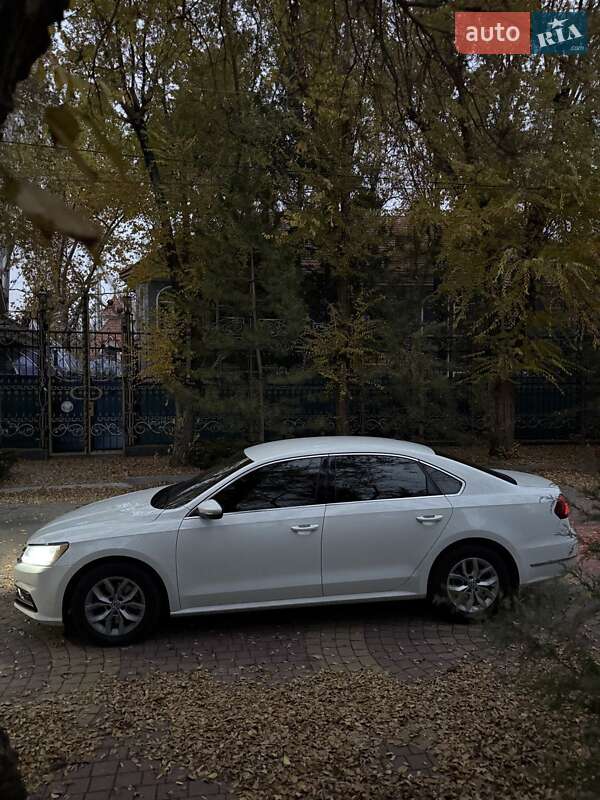 Седан Volkswagen Passat 2017 в Запорожье