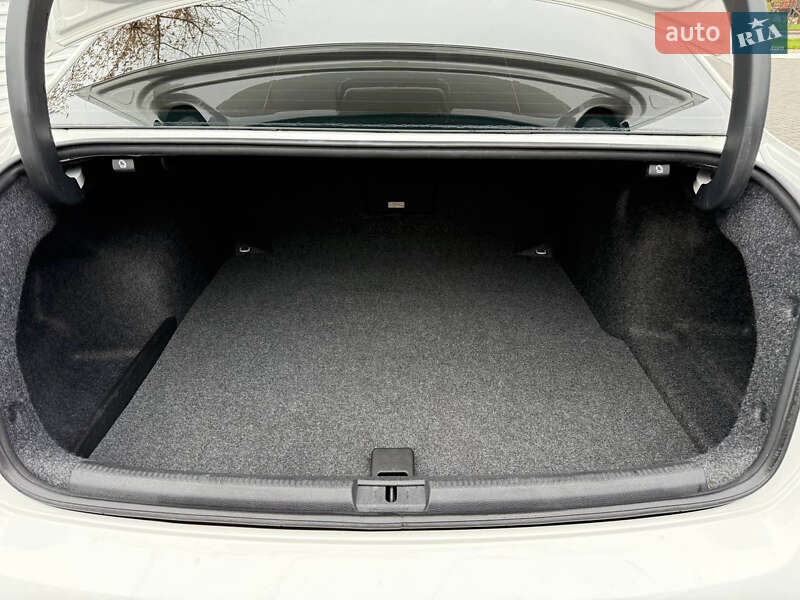 Седан Volkswagen Passat 2014 в Одессе