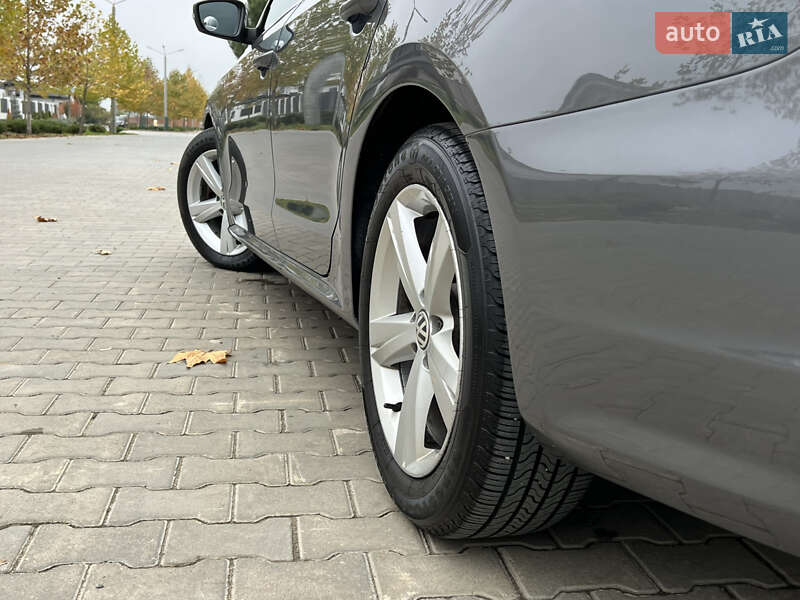 Седан Volkswagen Passat 2013 в Одессе