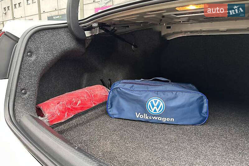 Седан Volkswagen Passat 2017 в Киеве фото 24 Седан Volkswagen Passat 2017 в Киеве